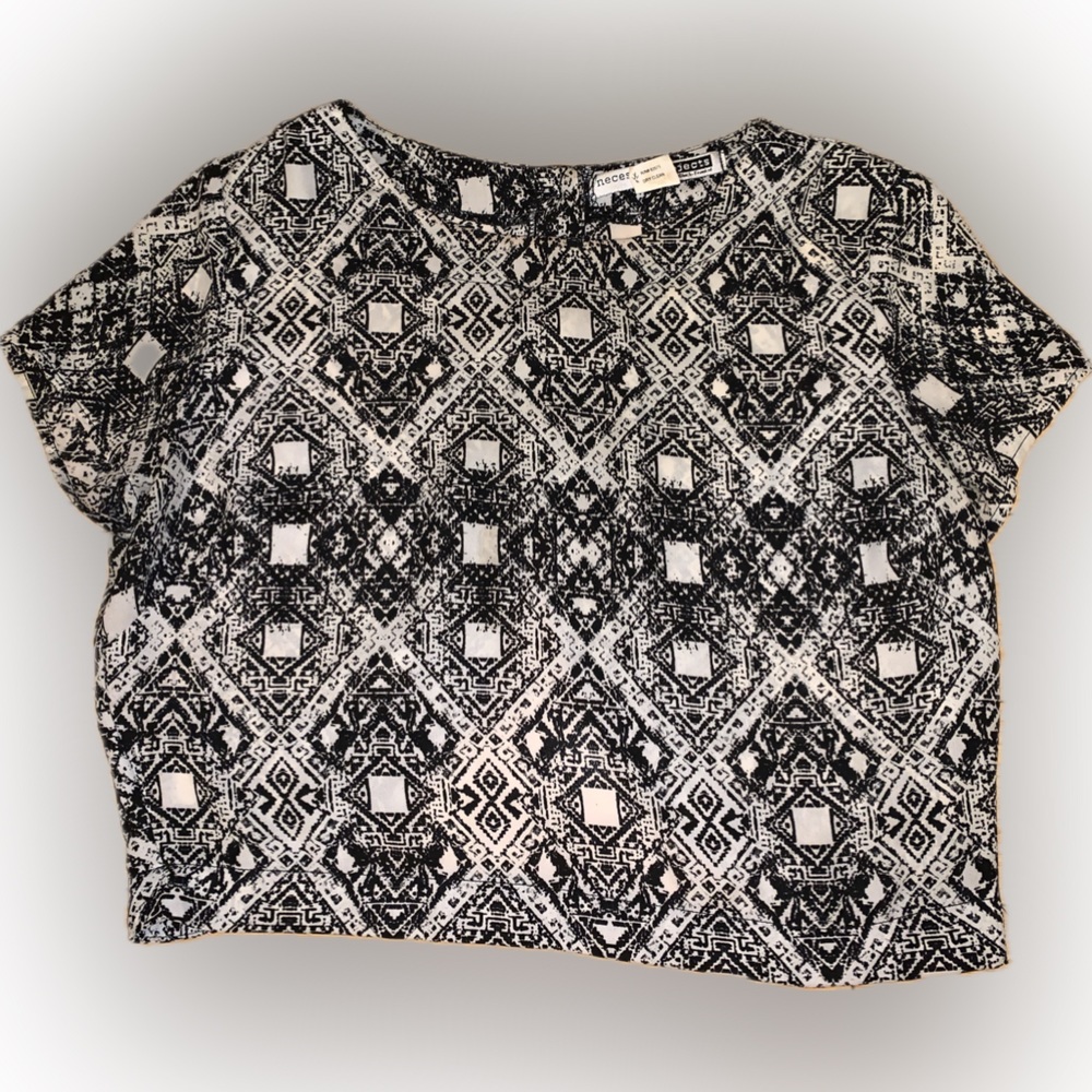 XS NECESSARY OBJECTS CROP TOP WITH BUTTON DOWN BACK